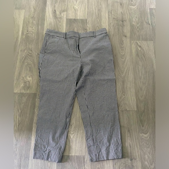 Cute Plaid Capris - Picture 1 of 3